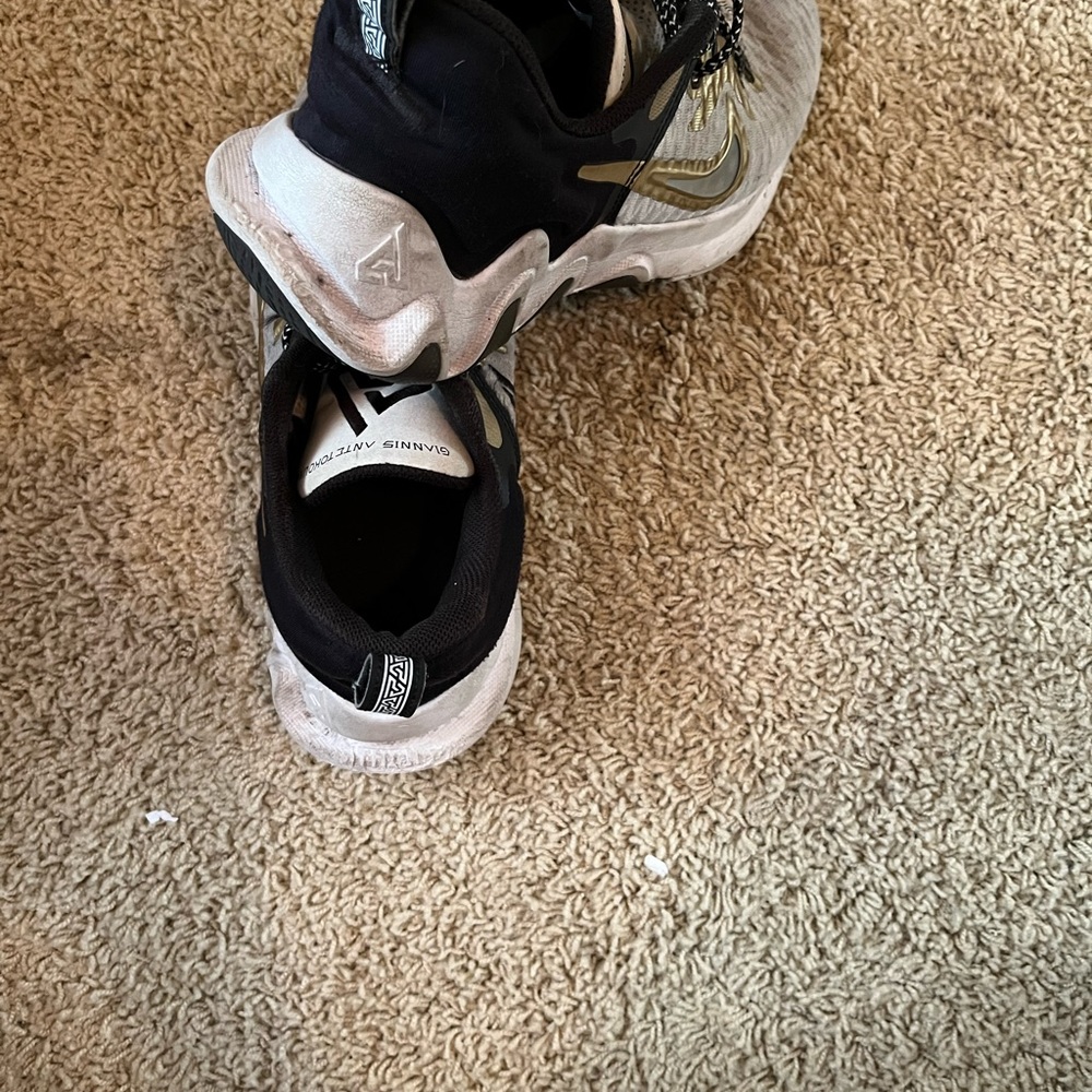 NIKE used men’s size 9.5 Nike Giannis Immortality EP 'Championship' sneakers - Picture 3 of 6